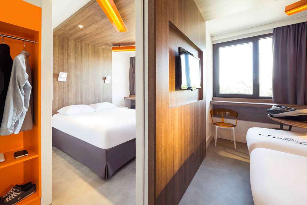 Отель Ibis Styles Niort Poitou Charentes Vouille  Номер фото