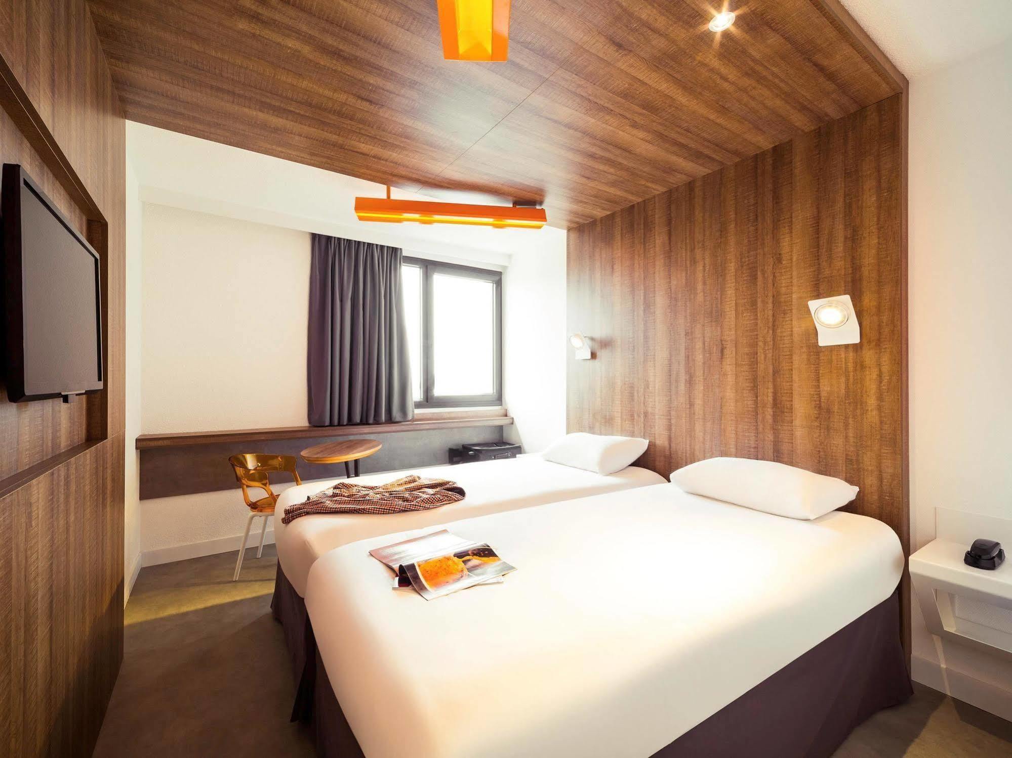 Отель Ibis Styles Niort Poitou Charentes Vouille  Экстерьер фото