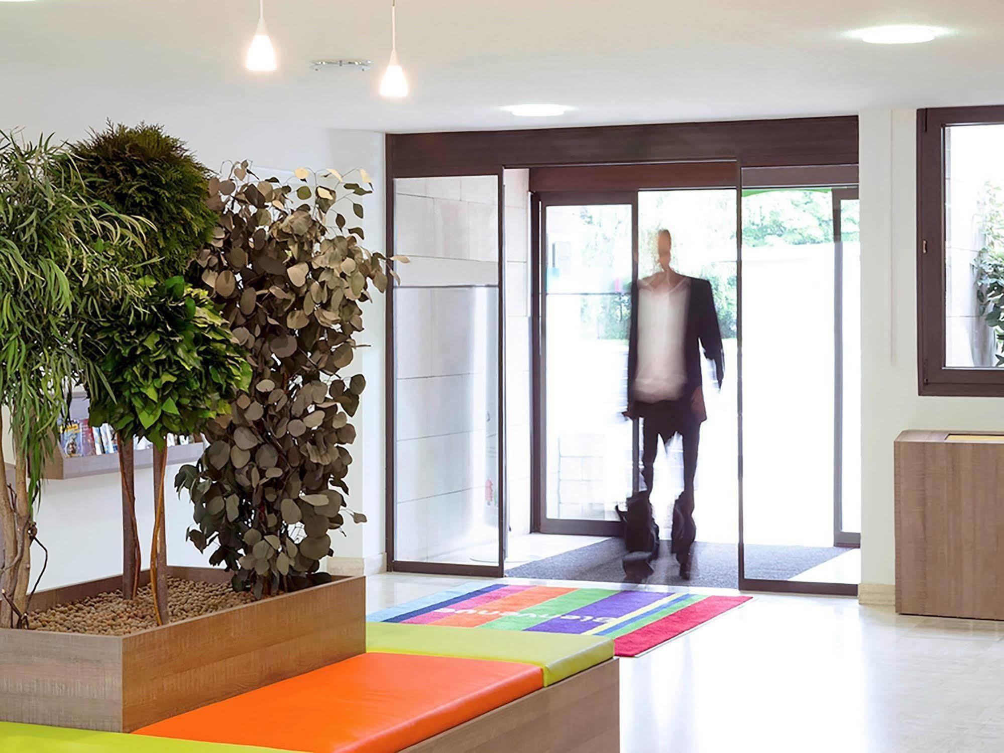 Отель Ibis Styles Niort Poitou Charentes Vouille  Экстерьер фото