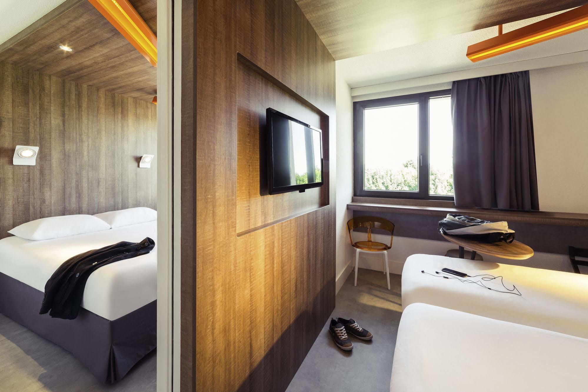 Отель Ibis Styles Niort Poitou Charentes Vouille  Экстерьер фото